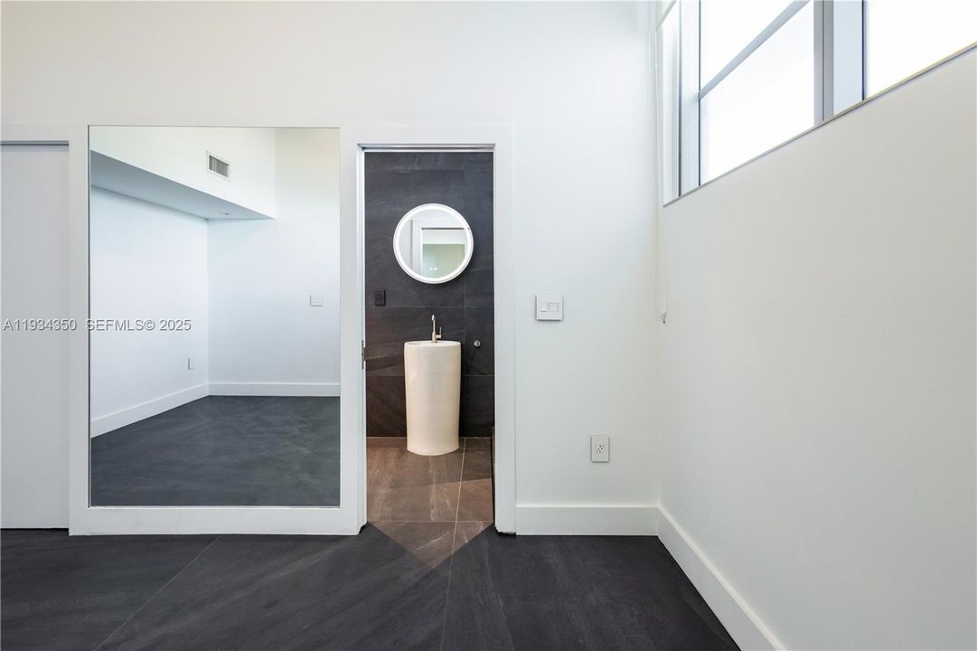 For Rent: $6,200 (2 beds, 2 baths, 1906 Square Feet)