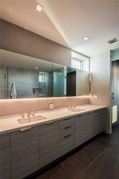 For Rent: $6,200 (2 beds, 2 baths, 1906 Square Feet)