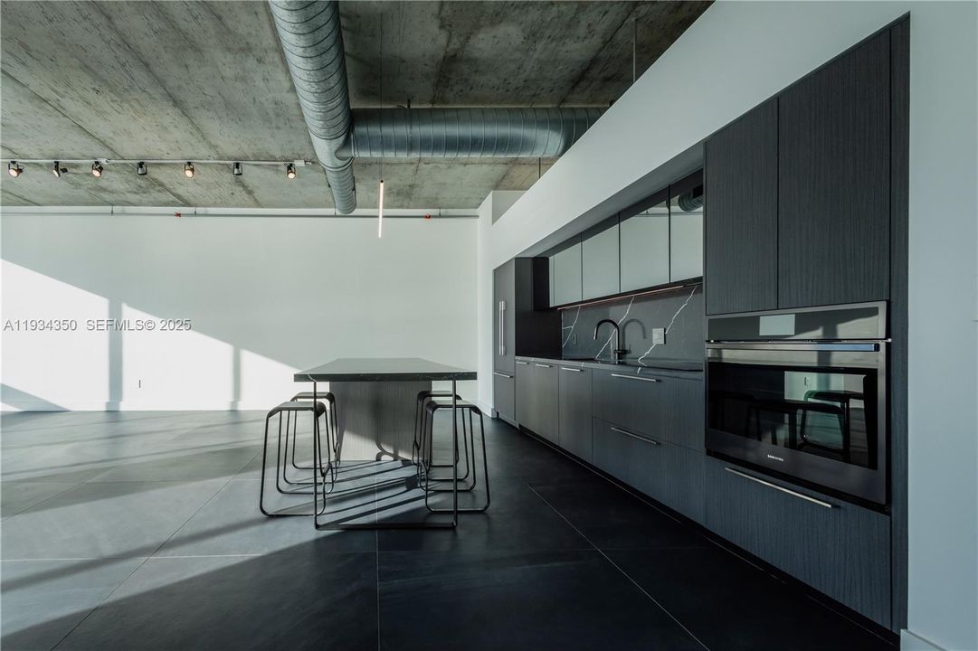 For Rent: $6,200 (2 beds, 2 baths, 1906 Square Feet)