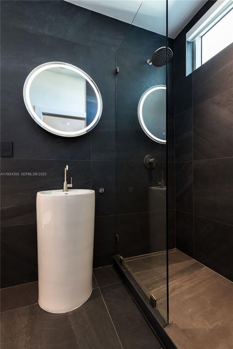 For Rent: $6,200 (2 beds, 2 baths, 1906 Square Feet)