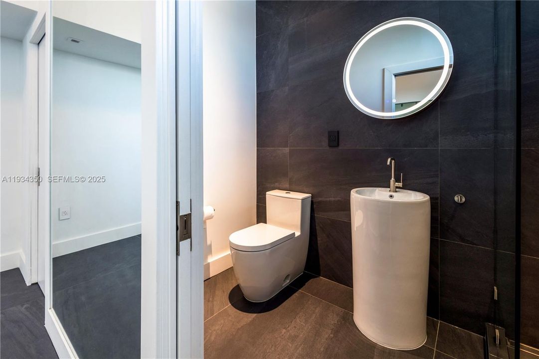 For Rent: $6,200 (2 beds, 2 baths, 1906 Square Feet)