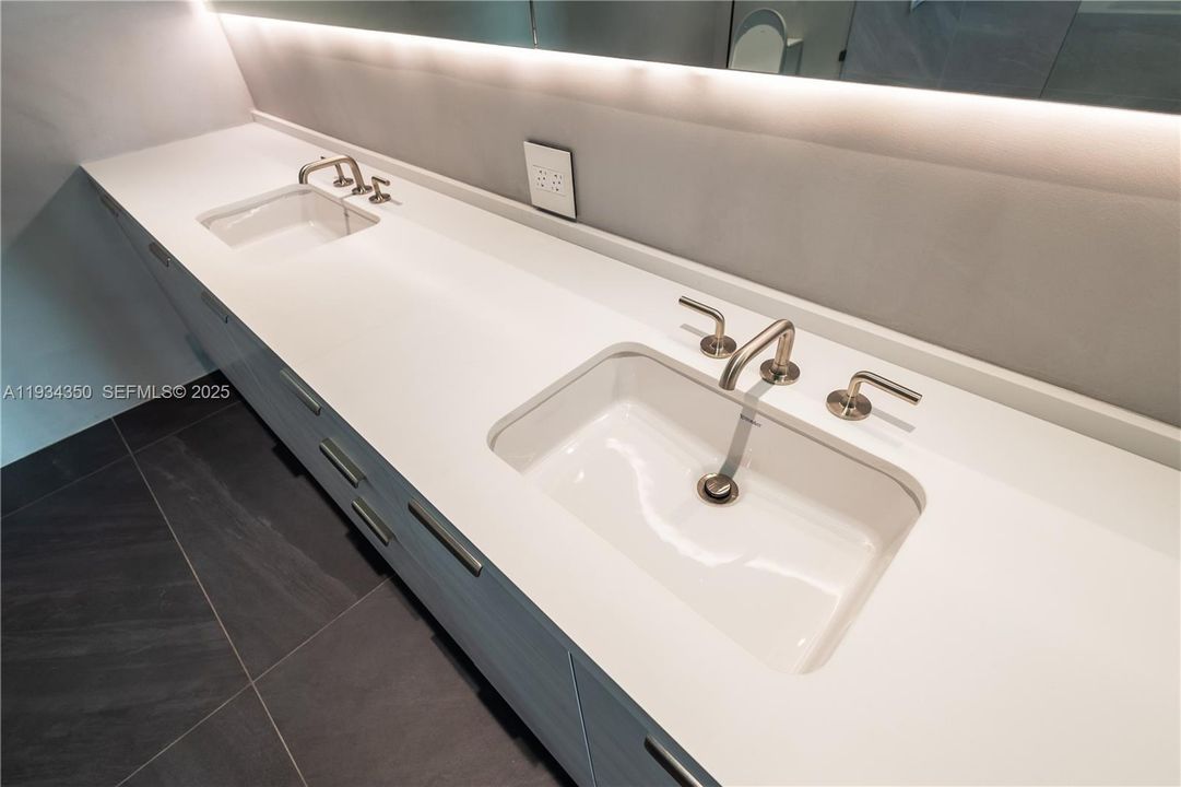 For Rent: $6,200 (2 beds, 2 baths, 1906 Square Feet)