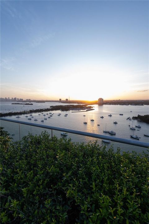 For Rent: $6,200 (2 beds, 2 baths, 1906 Square Feet)