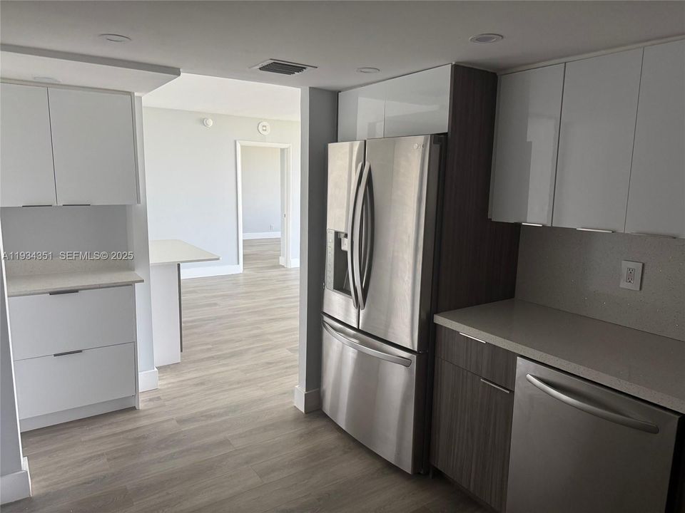 For Rent: $2,800 (2 beds, 2 baths, 1219 Square Feet)