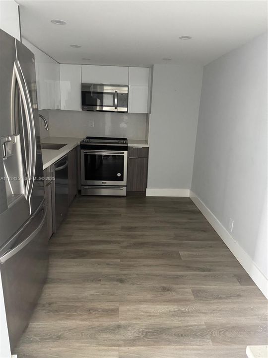 For Rent: $2,800 (2 beds, 2 baths, 1219 Square Feet)