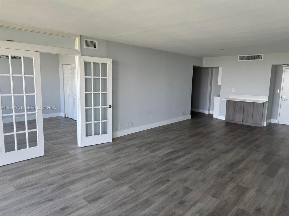 For Rent: $2,800 (2 beds, 2 baths, 1219 Square Feet)