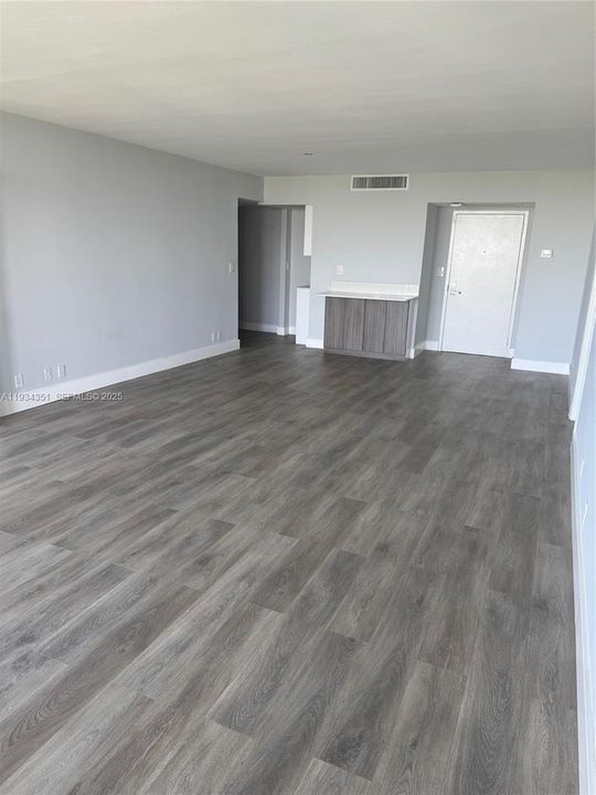 For Rent: $2,800 (2 beds, 2 baths, 1219 Square Feet)