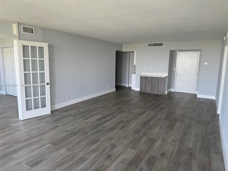 For Rent: $2,800 (2 beds, 2 baths, 1219 Square Feet)