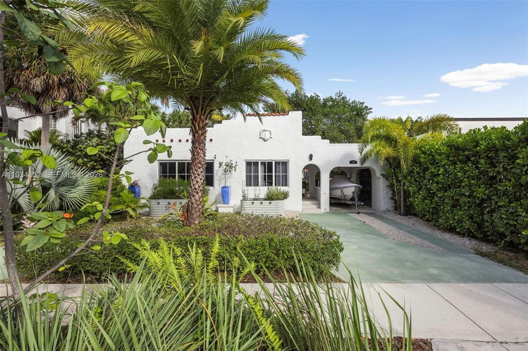 На продажу: $1,250,000 (3 спален, 2 ванн, 2050 Квадратных фут)