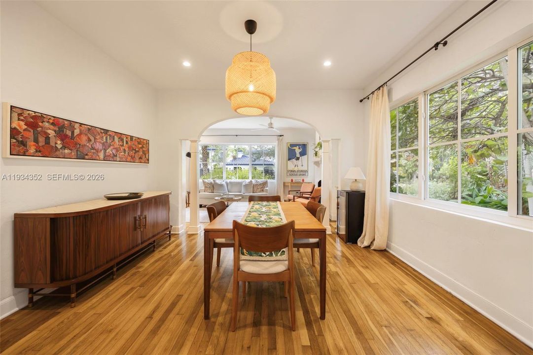 На продажу: $1,250,000 (3 спален, 2 ванн, 2050 Квадратных фут)