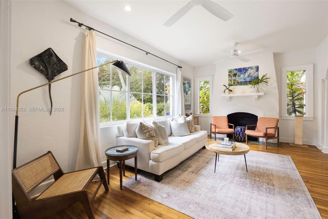 На продажу: $1,250,000 (3 спален, 2 ванн, 2050 Квадратных фут)