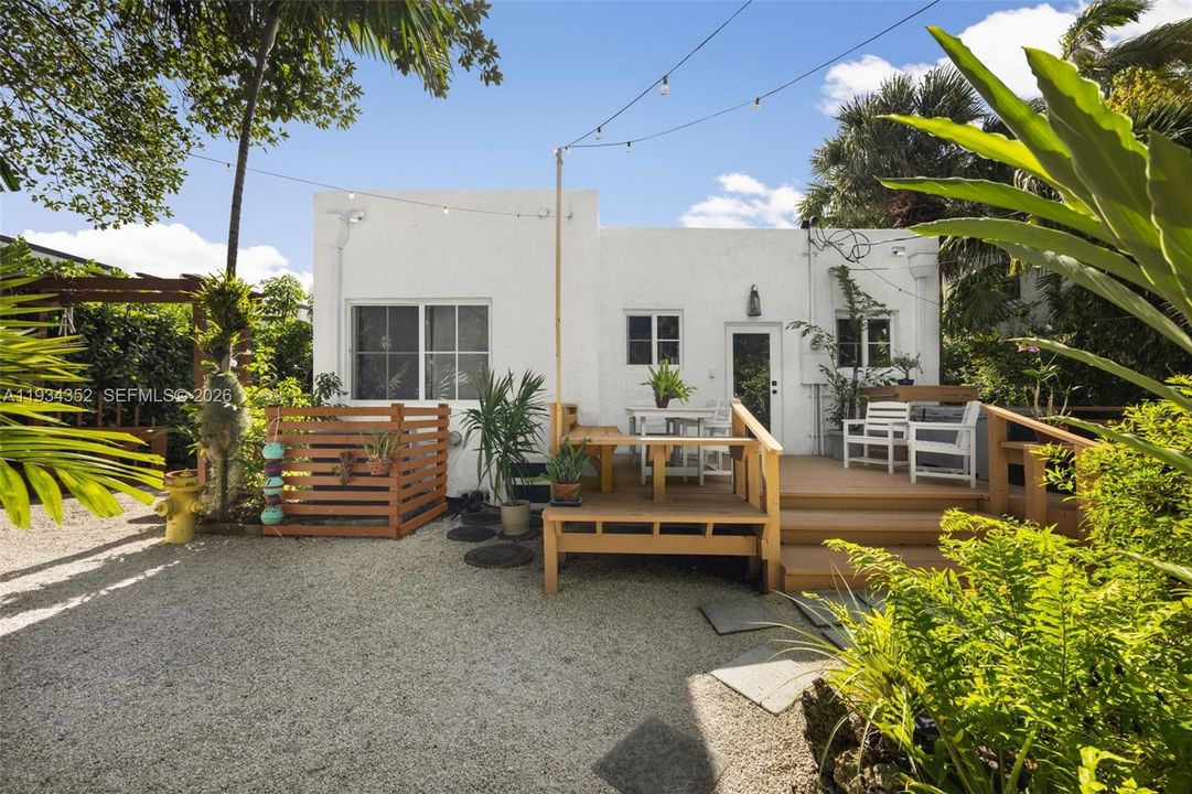 На продажу: $1,250,000 (3 спален, 2 ванн, 2050 Квадратных фут)