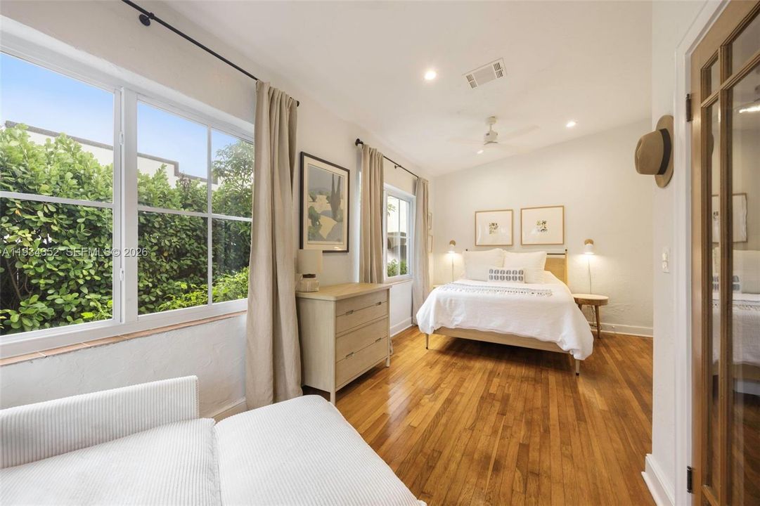 На продажу: $1,250,000 (3 спален, 2 ванн, 2050 Квадратных фут)