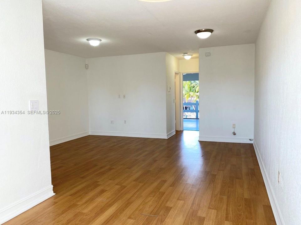 For Rent: $1,935 (1 beds, 1 baths, 631 Square Feet)