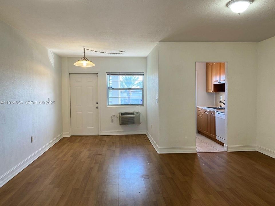 For Rent: $1,935 (1 beds, 1 baths, 631 Square Feet)