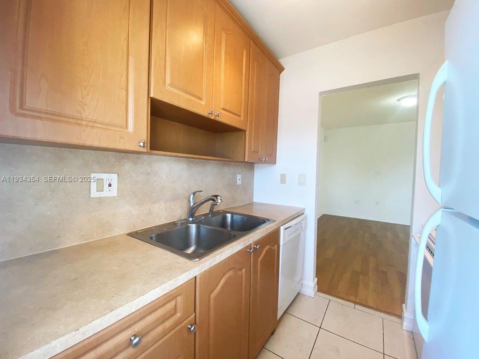 For Rent: $1,935 (1 beds, 1 baths, 631 Square Feet)