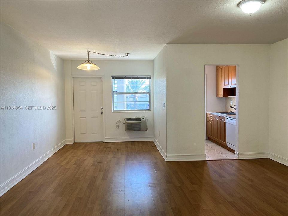 For Rent: $1,935 (1 beds, 1 baths, 631 Square Feet)