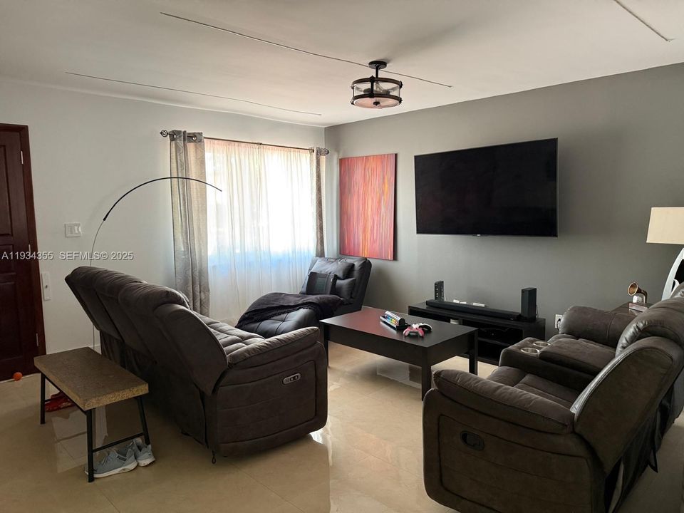 В аренду: $4,999 (3 спален, 2 ванн, 2640 Квадратных фут)