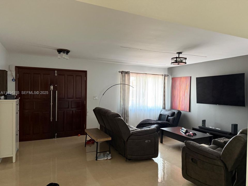 В аренду: $4,999 (3 спален, 2 ванн, 2640 Квадратных фут)