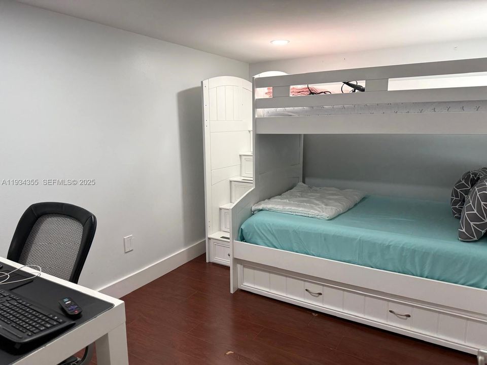 В аренду: $4,999 (3 спален, 2 ванн, 2640 Квадратных фут)