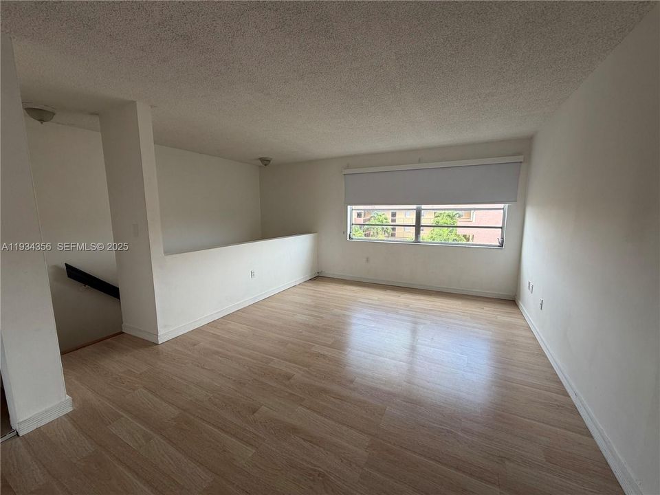 For Rent: $1,700 (1 beds, 1 baths, 765 Square Feet)