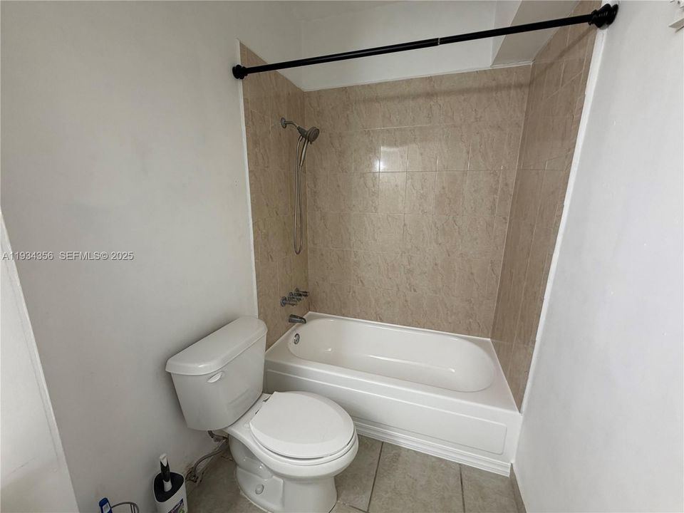 For Rent: $1,700 (1 beds, 1 baths, 765 Square Feet)
