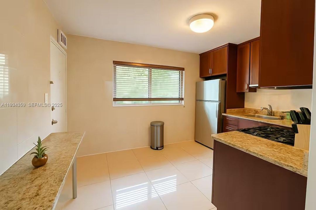 For Rent: $2,500 (1 beds, 1 baths, 8208 Square Feet)