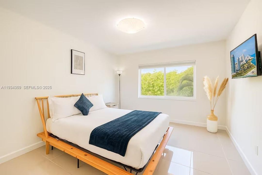 For Rent: $2,500 (1 beds, 1 baths, 8208 Square Feet)