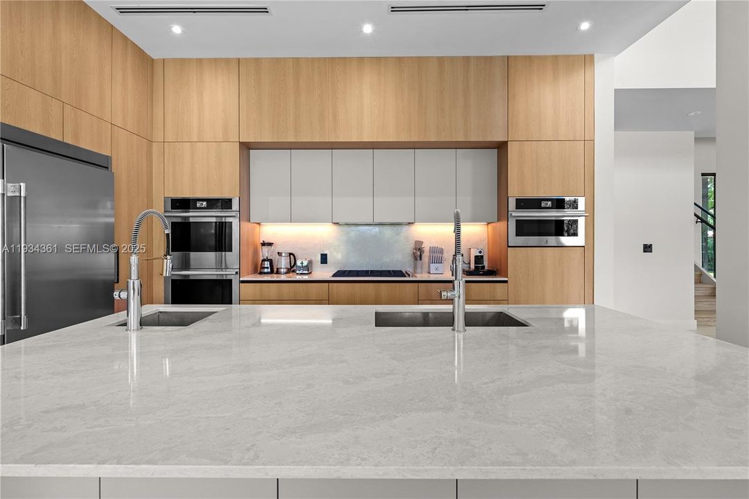 На продажу: $5,700,000 (9 спален, 9 ванн, 0 Квадратных фут)