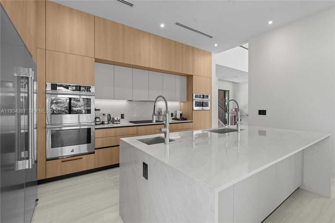 На продажу: $5,700,000 (9 спален, 9 ванн, 0 Квадратных фут)