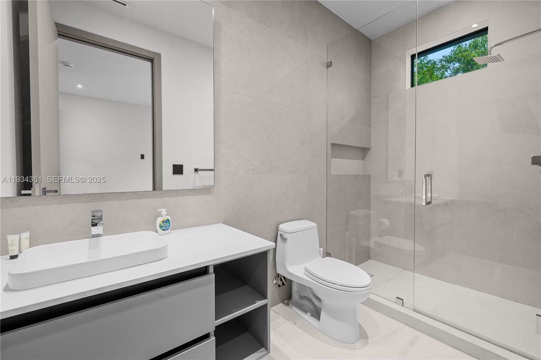 На продажу: $5,700,000 (9 спален, 9 ванн, 0 Квадратных фут)