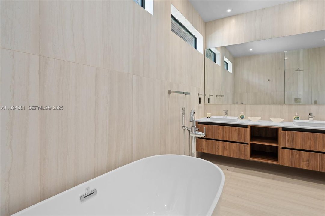 На продажу: $5,700,000 (9 спален, 9 ванн, 0 Квадратных фут)