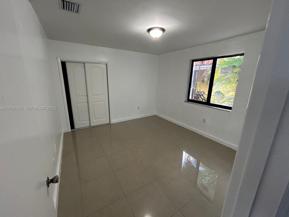 En Renta: $2,300 (5 camas, 3 baños, 2218 Pies cuadrados)