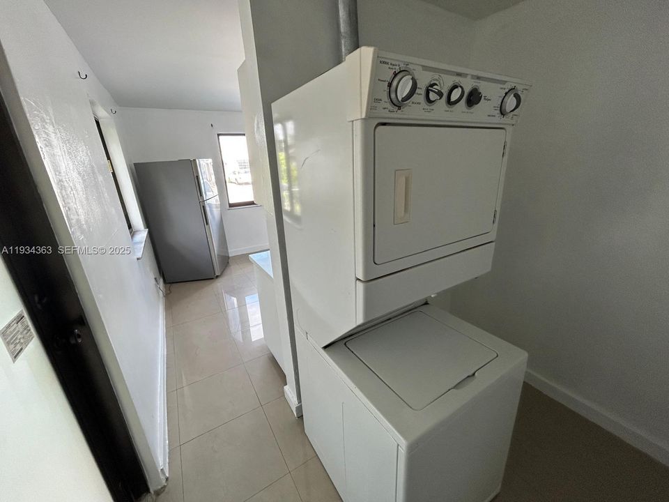 En Renta: $2,300 (5 camas, 3 baños, 2218 Pies cuadrados)