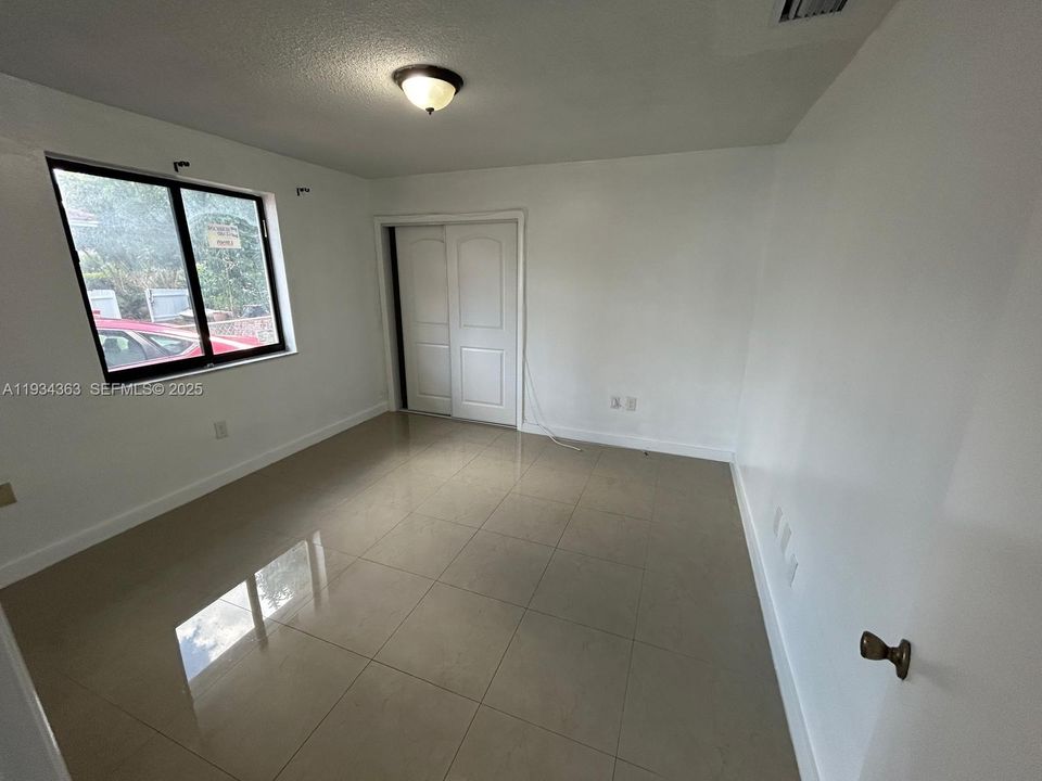 En Renta: $2,300 (5 camas, 3 baños, 2218 Pies cuadrados)