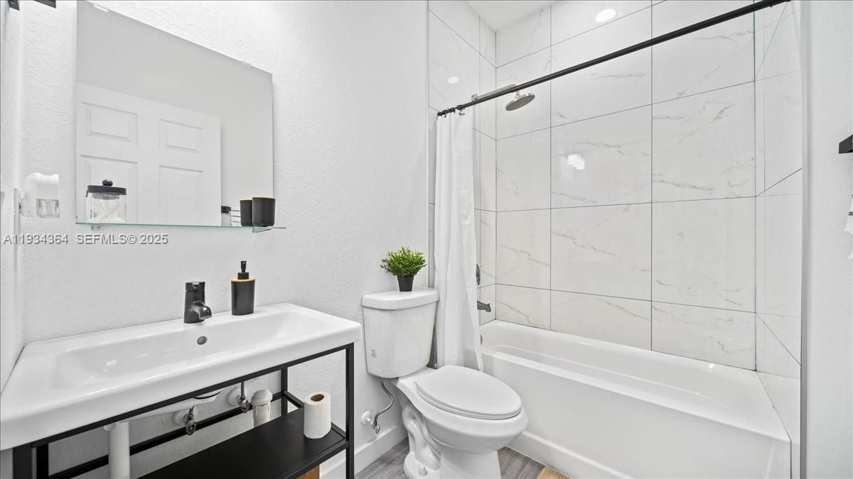 En Venta: $360,000 (3 camas, 2 baños, 1527 Pies cuadrados)