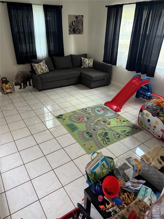 For Sale: $395,000 (2 beds, 2 baths, 1120 Square Feet)