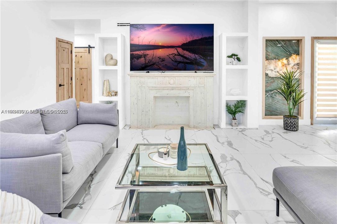 出租: $10,000 (4 贝兹, 3 浴室, 2021 平方英尺)