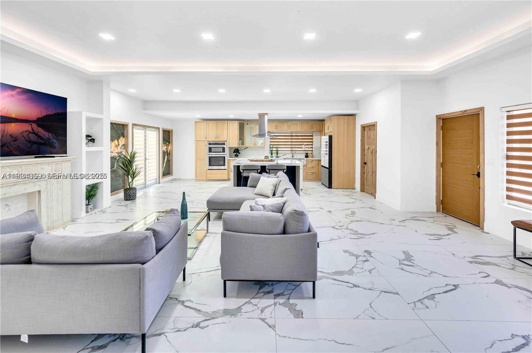 出租: $10,000 (4 贝兹, 3 浴室, 2021 平方英尺)