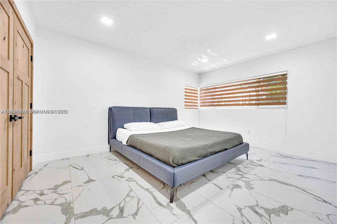 出租: $10,000 (4 贝兹, 3 浴室, 2021 平方英尺)