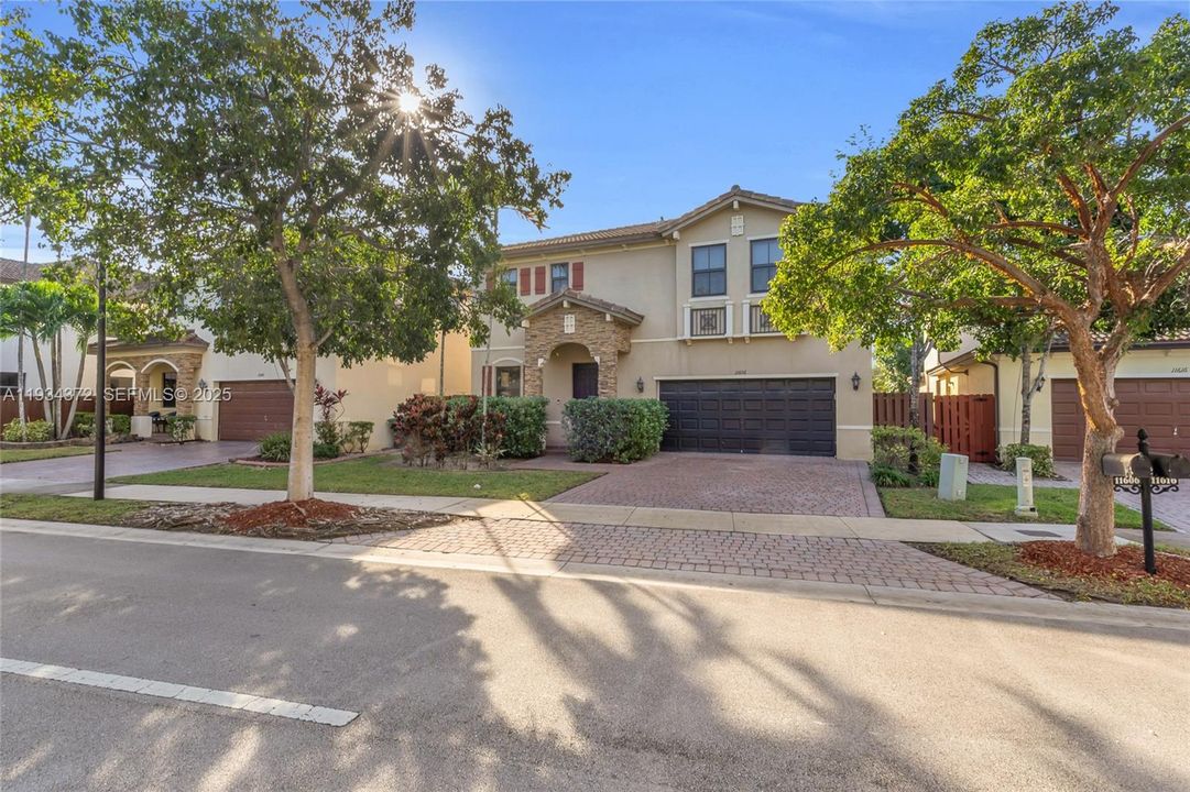 For Sale: $625,000 (4 beds, 2 baths, 2573 Square Feet)