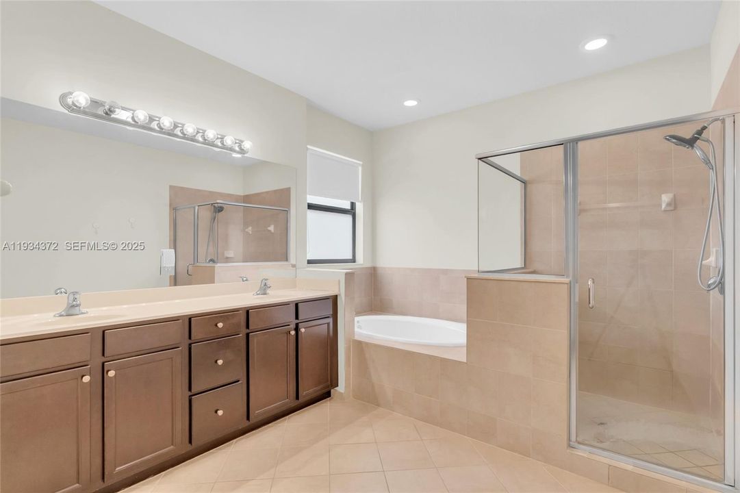 For Sale: $625,000 (4 beds, 2 baths, 2573 Square Feet)