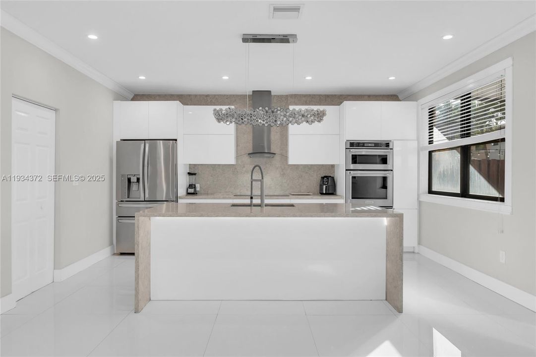 For Sale: $625,000 (4 beds, 2 baths, 2573 Square Feet)