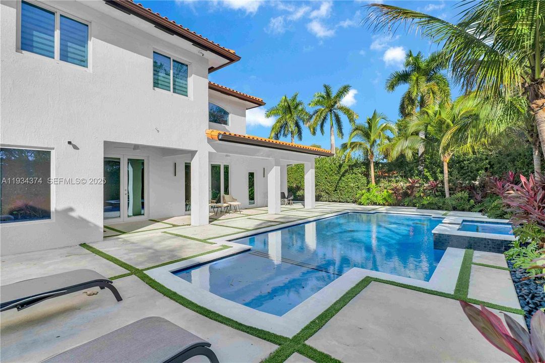 На продажу: $1,600,000 (5 спален, 4 ванн, 3093 Квадратных фут)