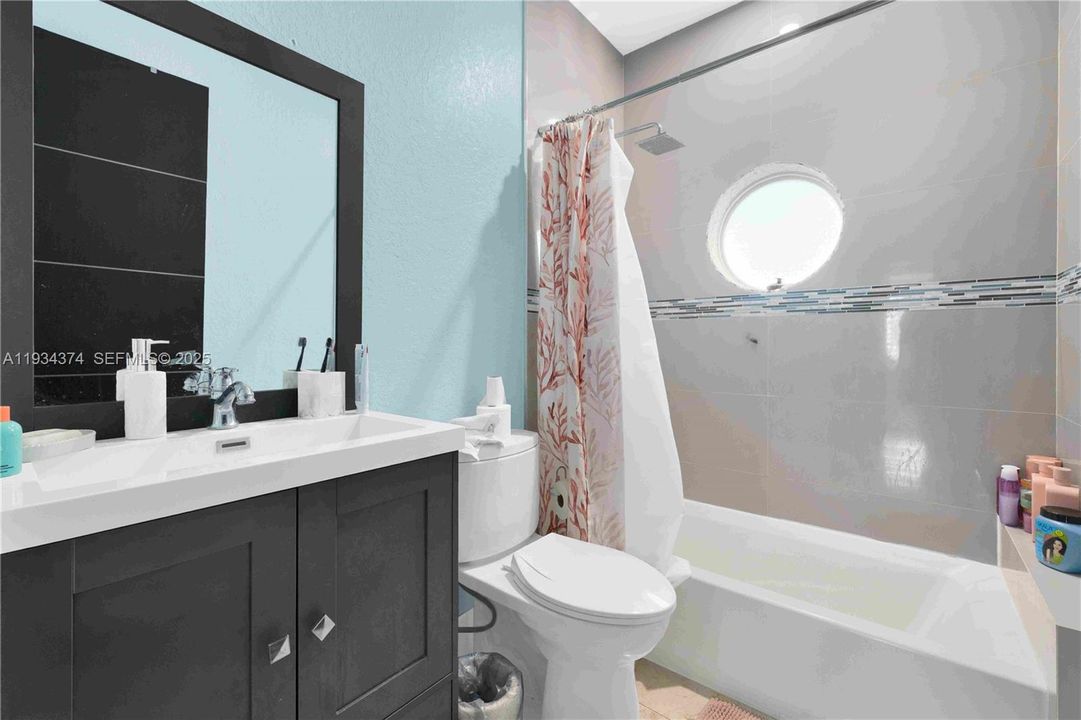 На продажу: $1,600,000 (5 спален, 4 ванн, 3093 Квадратных фут)