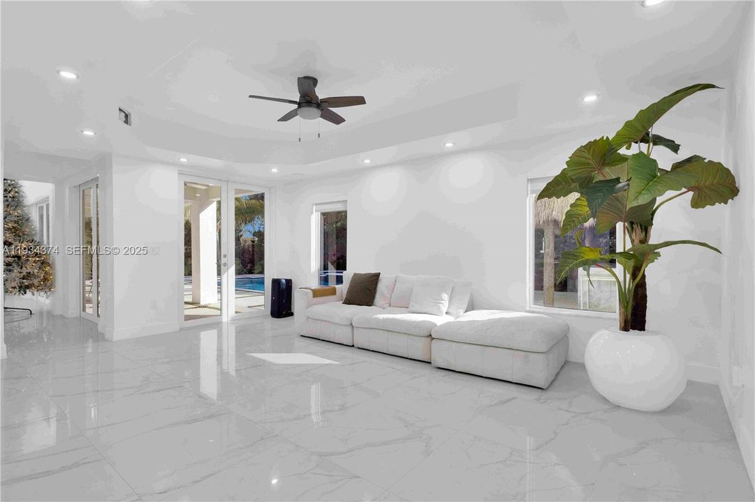 На продажу: $1,600,000 (5 спален, 4 ванн, 3093 Квадратных фут)