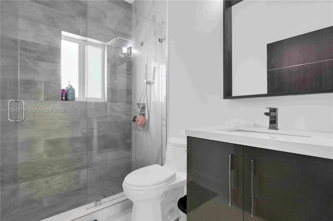 На продажу: $1,600,000 (5 спален, 4 ванн, 3093 Квадратных фут)