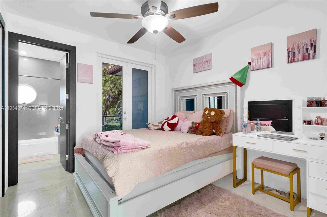 На продажу: $1,600,000 (5 спален, 4 ванн, 3093 Квадратных фут)