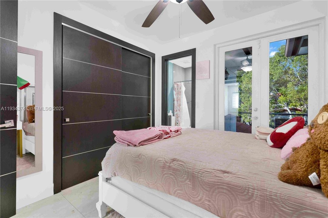 На продажу: $1,600,000 (5 спален, 4 ванн, 3093 Квадратных фут)