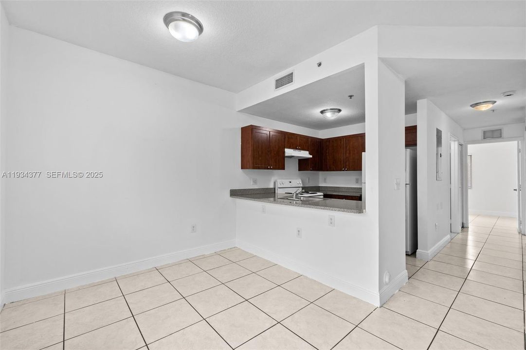 For Rent: $2,300 (2 beds, 2 baths, 800 Square Feet)